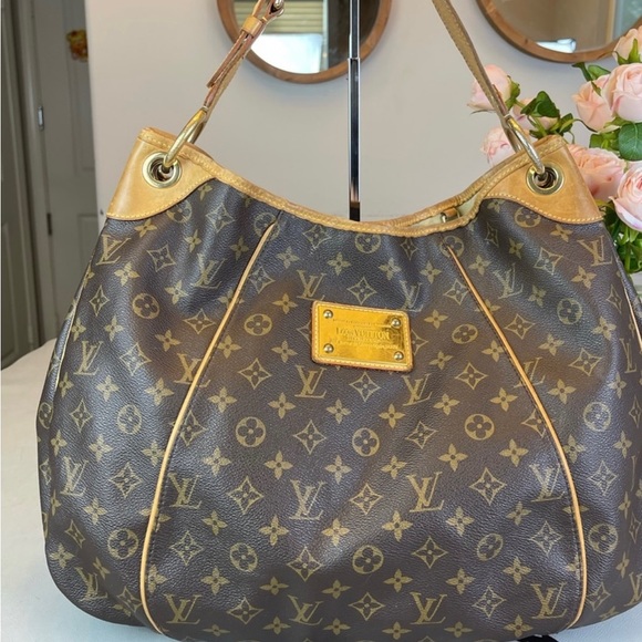 Louis Vuitton Monogram Canvas Galliera GM Totes
Shoulder Bag - Picture 2 of 6